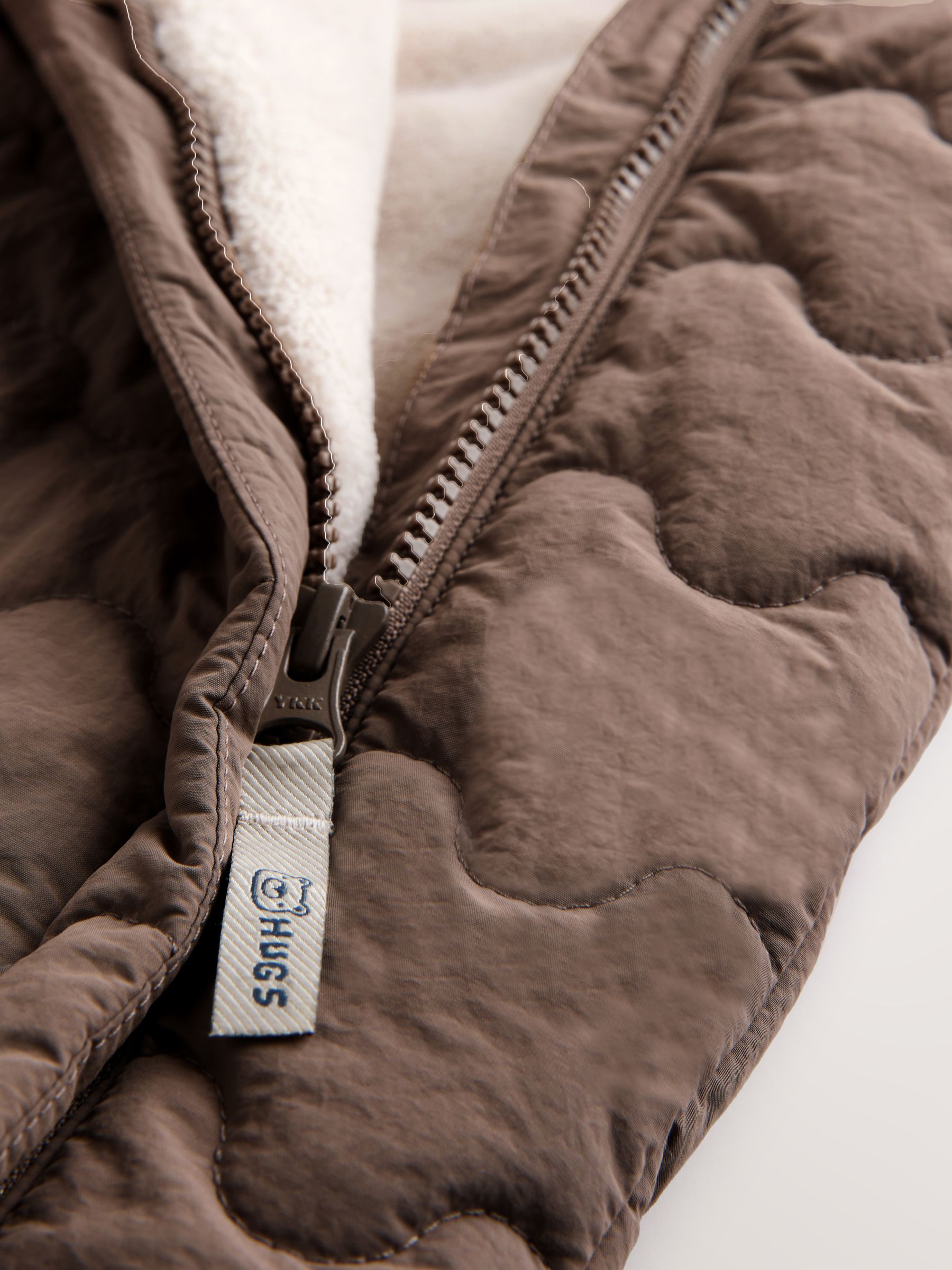 Bruin - Baby all-in-one van nylon met capuchon (0-18mnd)