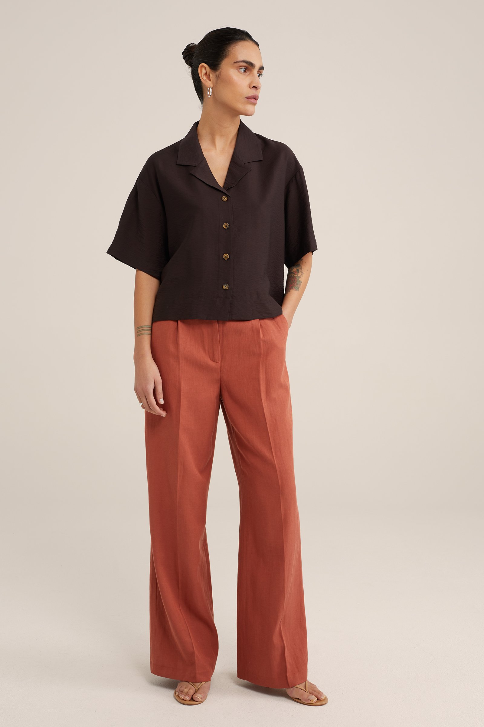 blouse met zijdelook WE Studio Donkerbruin