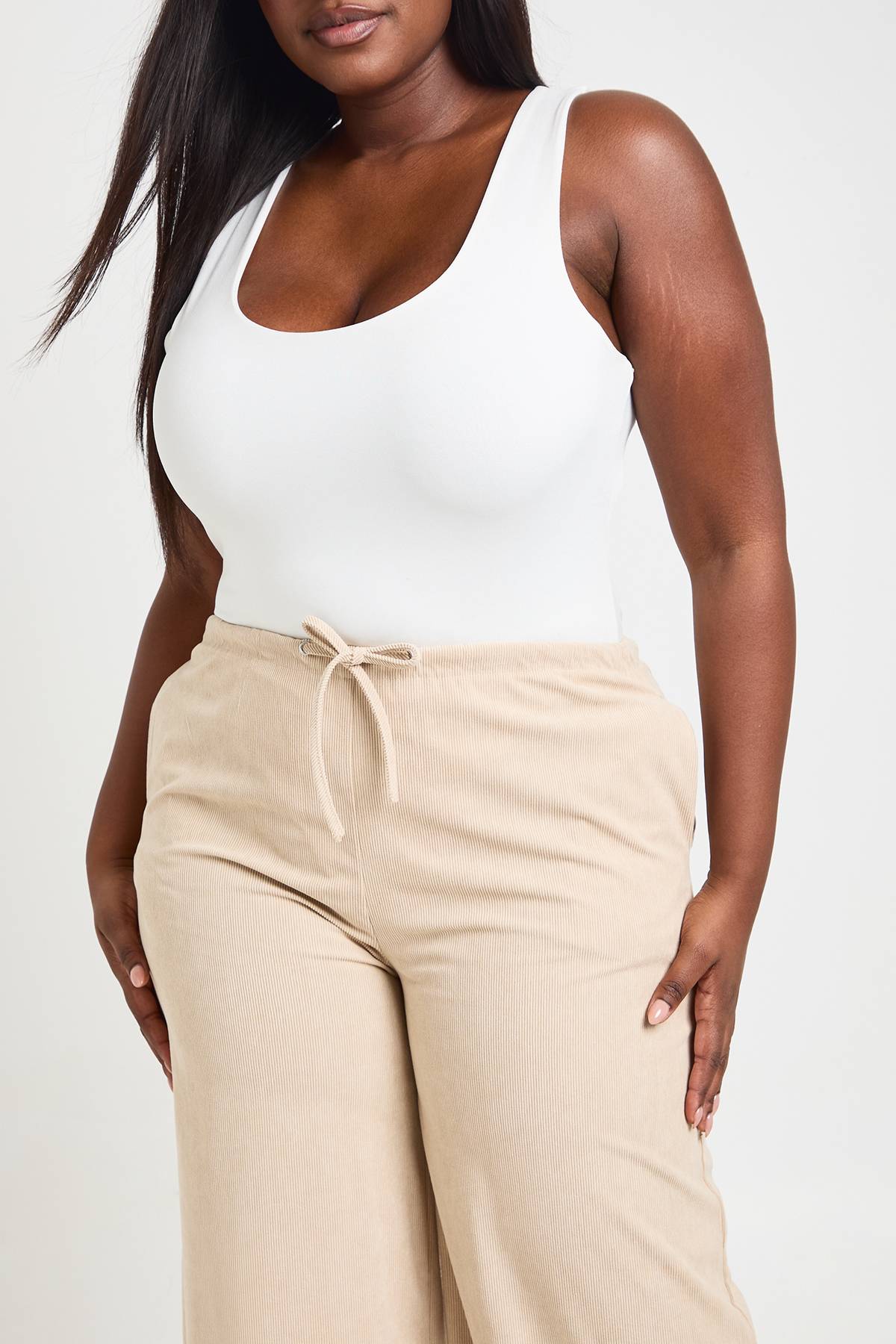 boohoo Pantalon Large En Velours Côtelé Grande Taille
