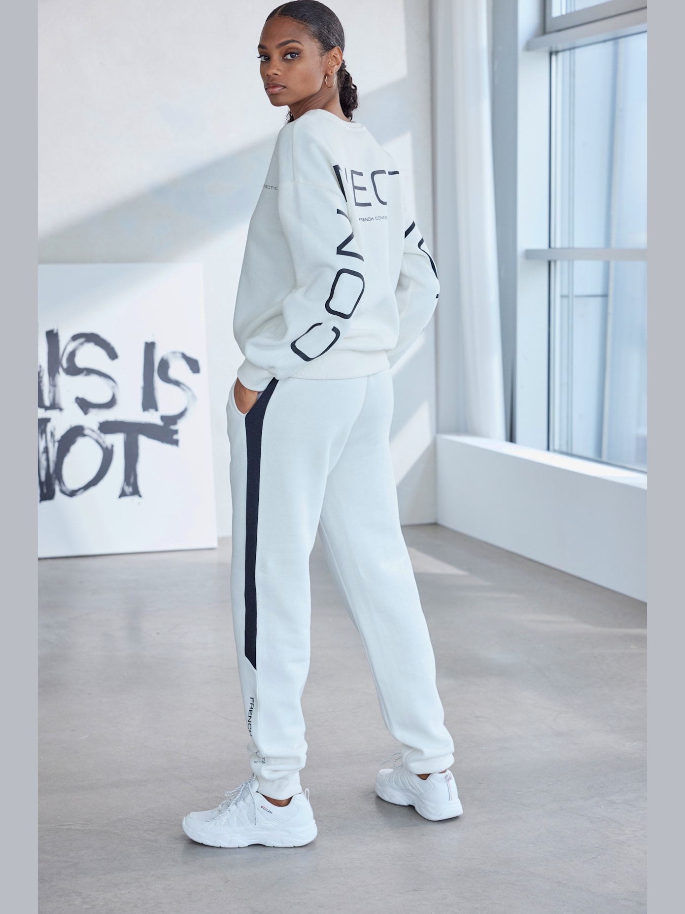 Pantalon molletonné avec poche latérale fendue