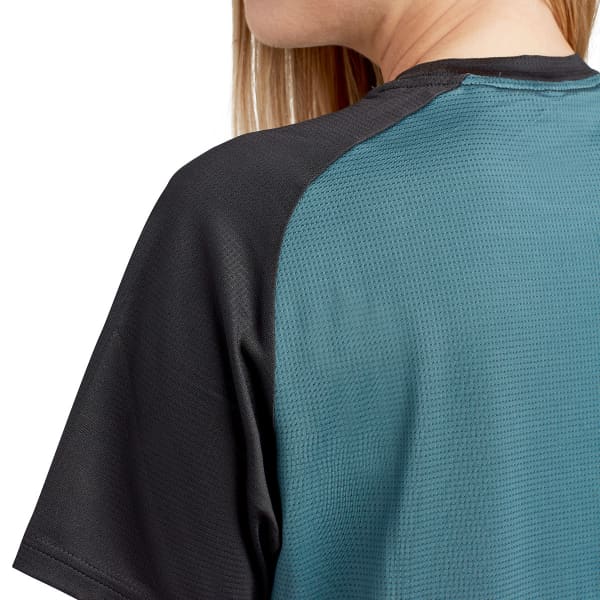 Bons plans textile été DAKINE WOMEN'S SYNCLINE S/S JERSEY GALACTIC BLUE
