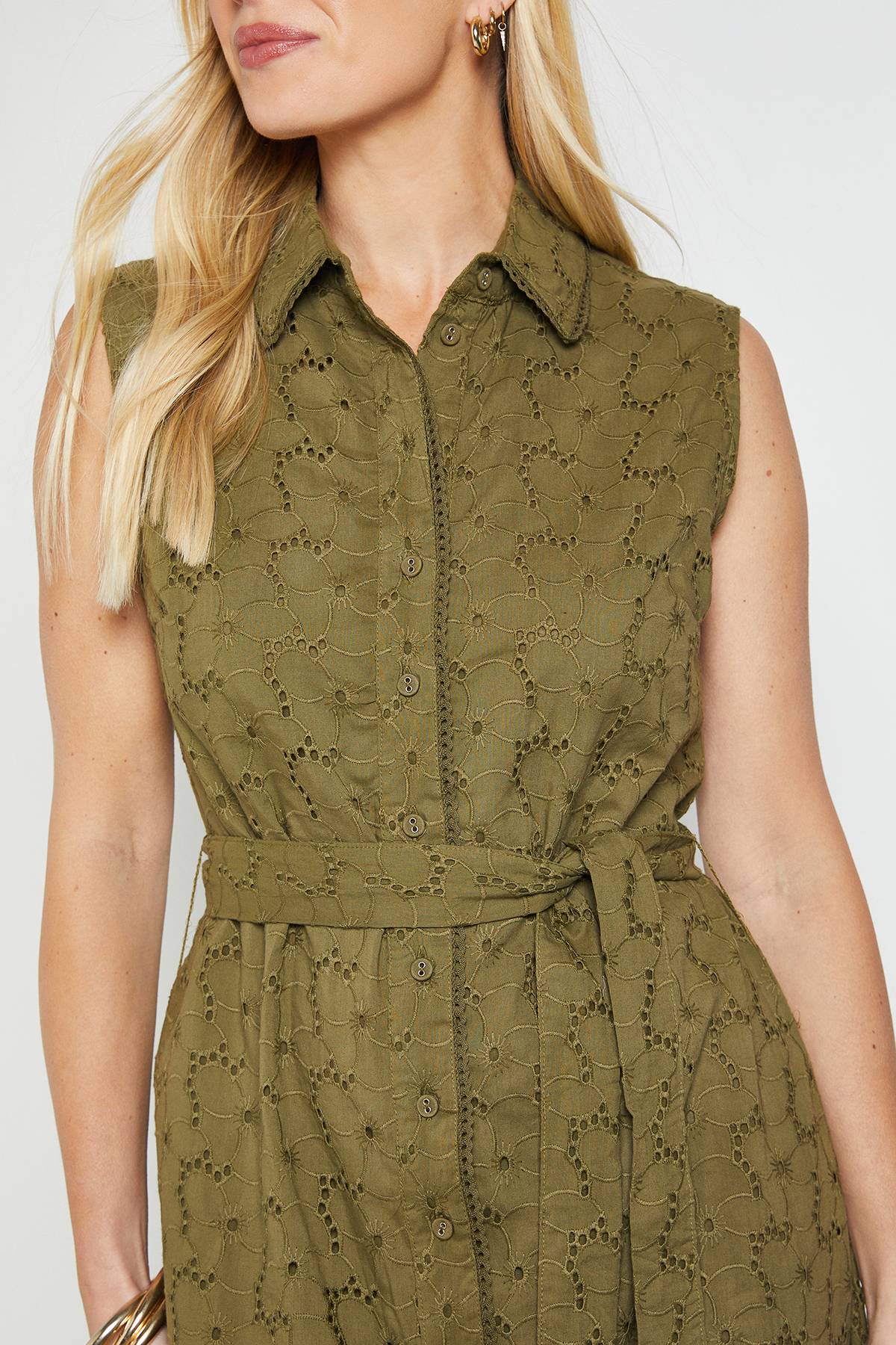 Wallis Robe Midi Brodée Petite Pour L'été