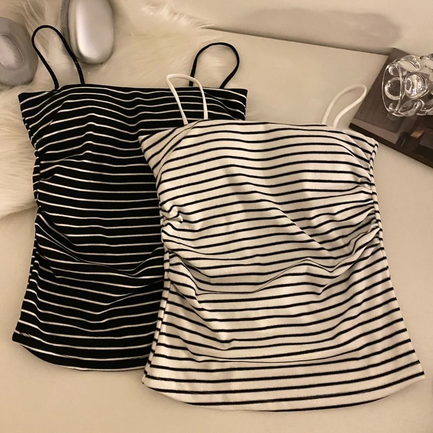 Edise - Gestreepte gewatteerde, geplooide gebreide crop top
