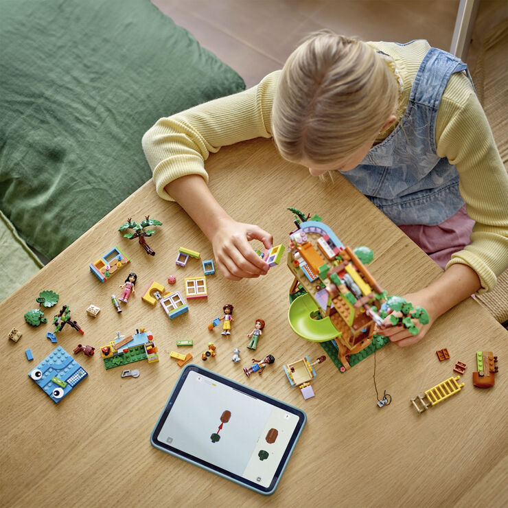 Lego Venskabs-trætophus og krea-område 42652