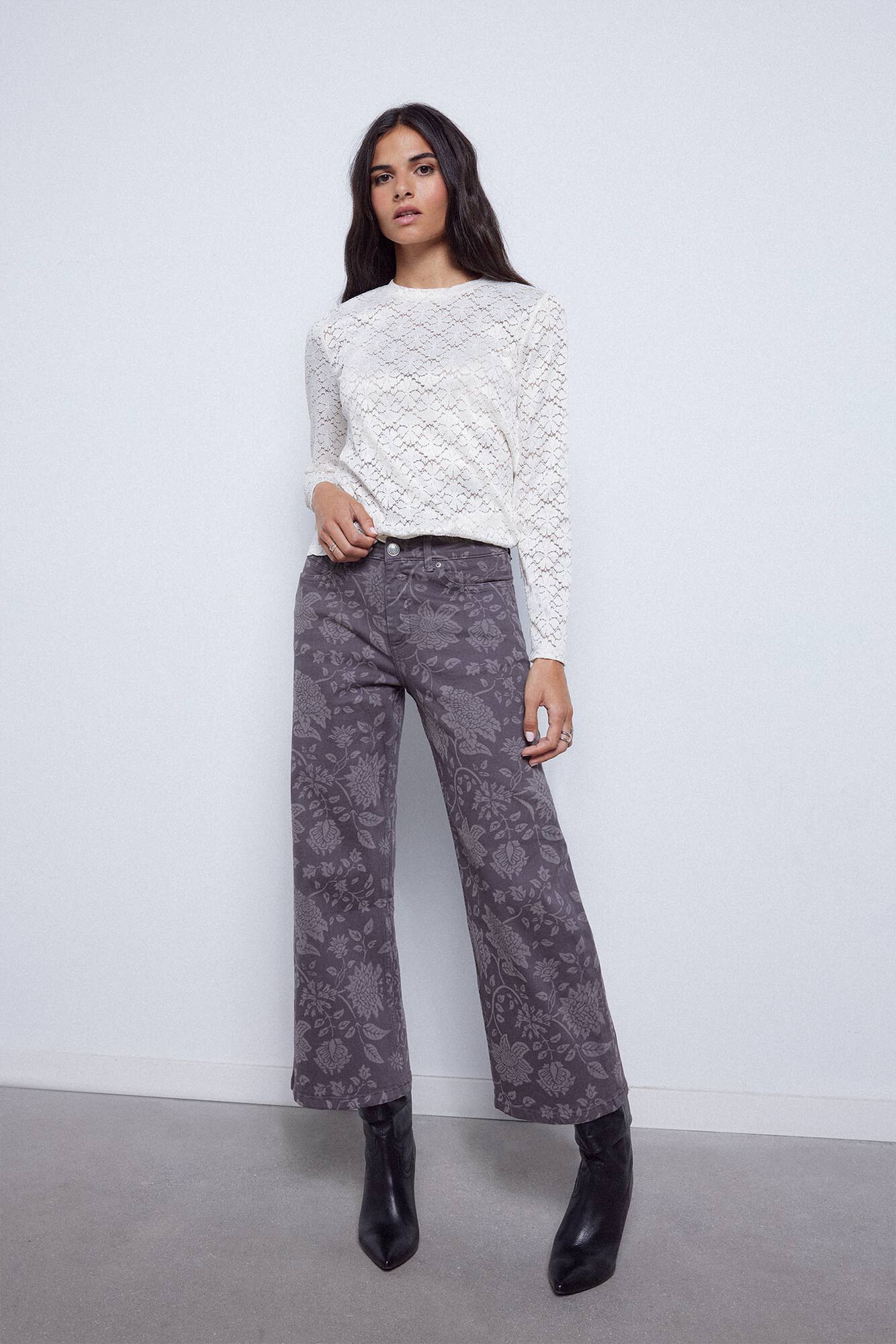 Calças palazzo com modelagem estampada