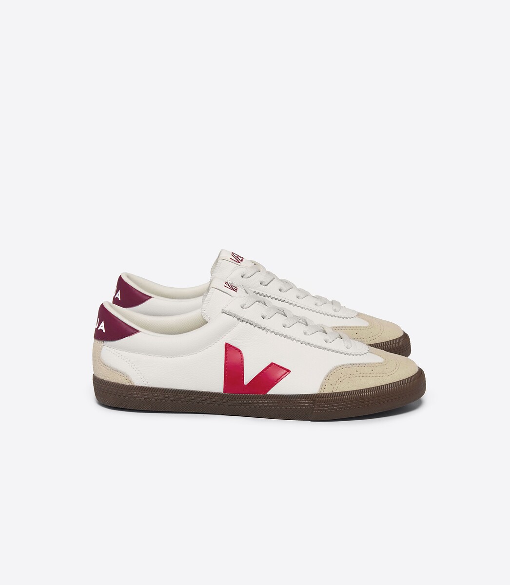 VEJA<br>Tênis VOLEEY de couro