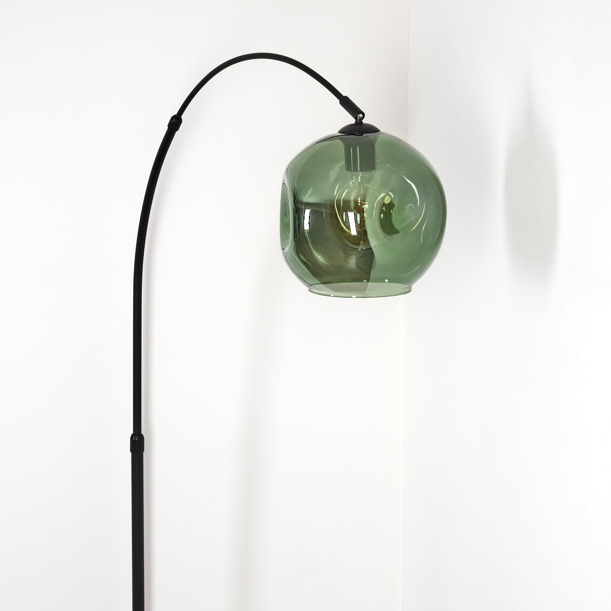 HOFSTEIN Stehleuchte Ripoll, Stehlampe aus Metall/Glas in Schwarz/Grün mit Marmorfuß, verstellbare Leuchte im Retro/Vintage-Design (Schirm Ø 20 cm), Fußschalter, E27, Wohnzimmer, Schlafzimmer, Büro