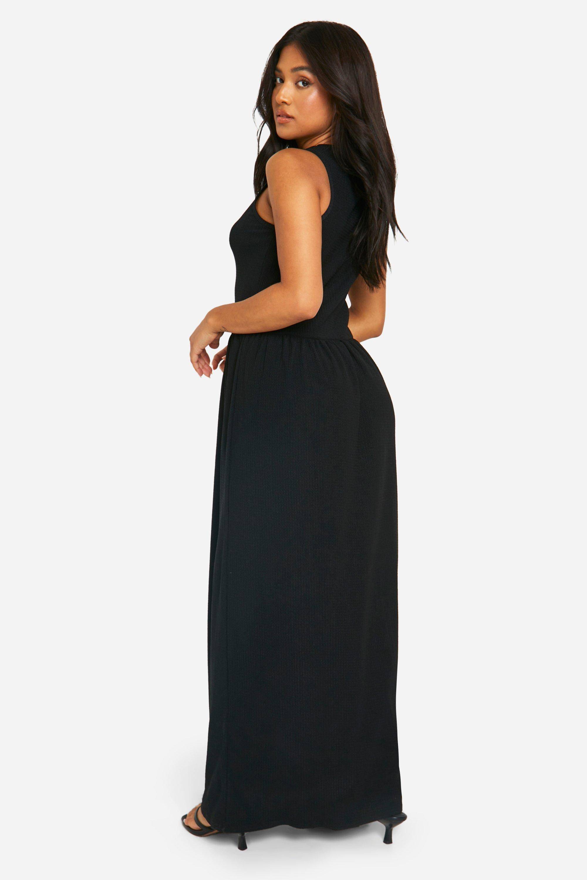 boohoo Petite - Robe longue plissée à dos nageur