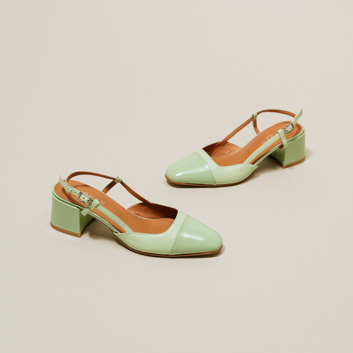 Babies à talons ouverts  en vernis cuir vert clair