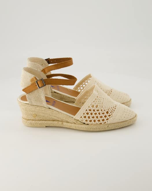 Verbenas Malena Crochet Espadrilles in Beige