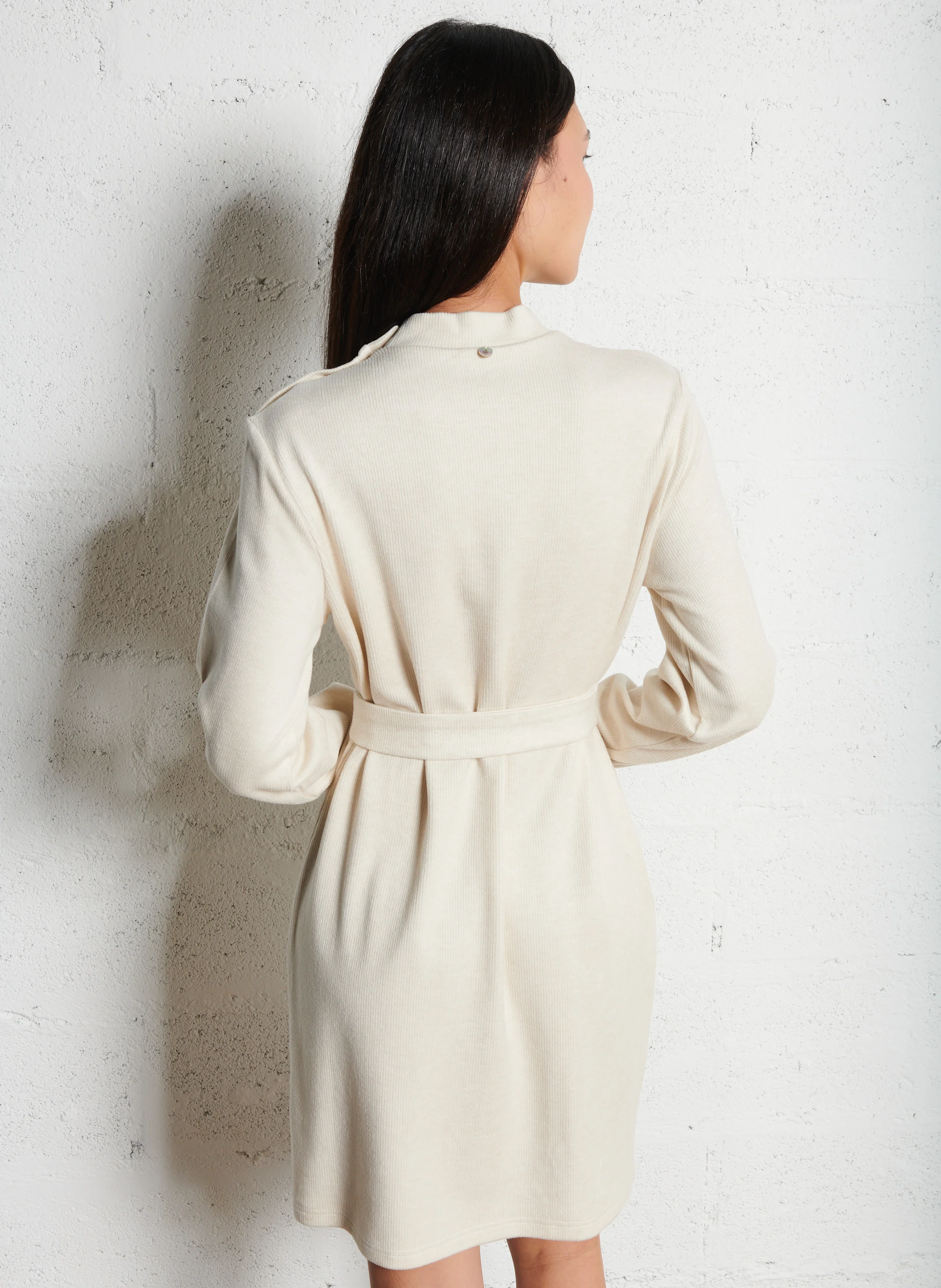 RAVEN - Robe midi droite à col montant | Blanc