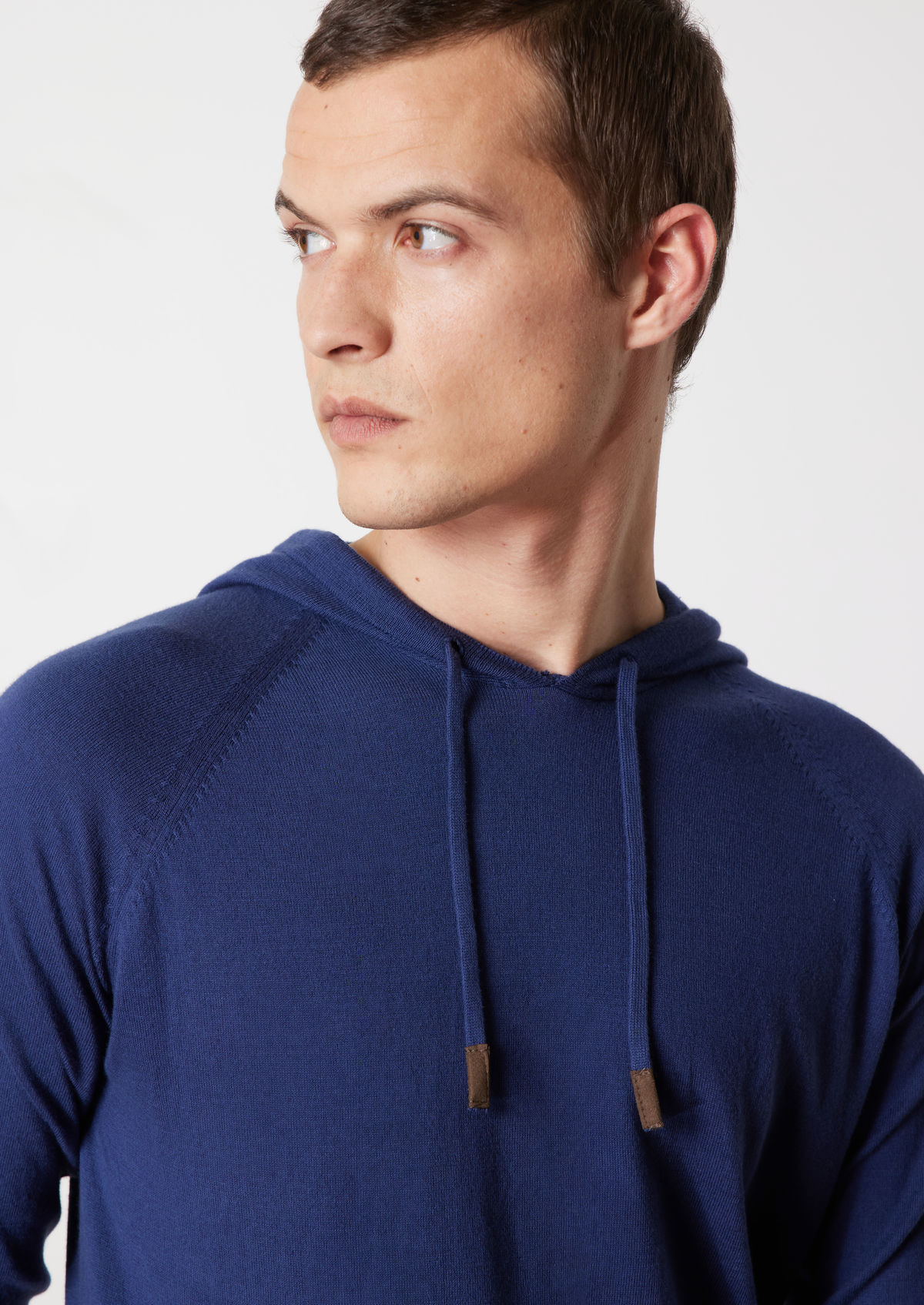 Pull à capuche en coton uni bleu jeans