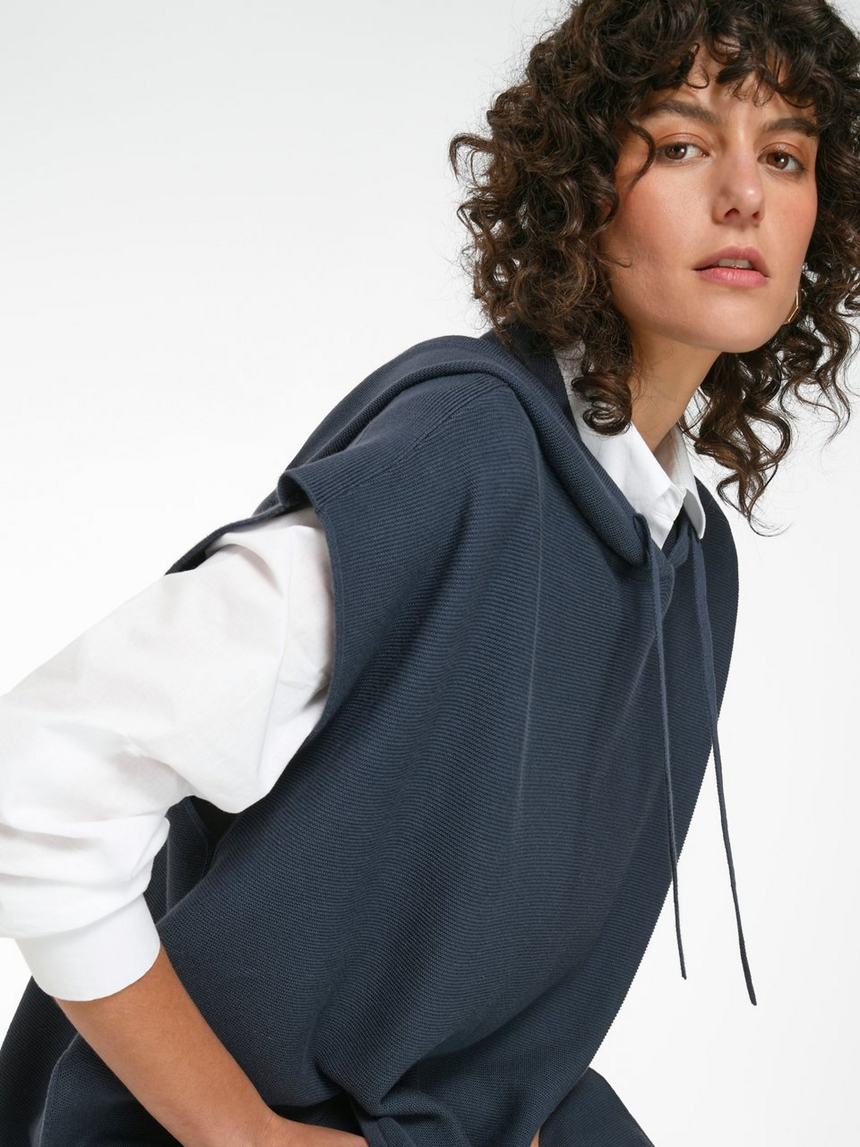 Poncho-Pullover mit Kapuze