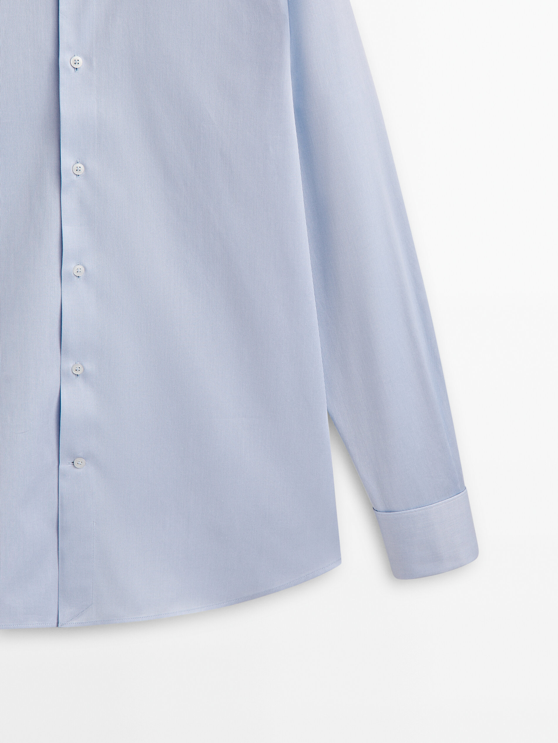 Camisa de corte regular com punho duplo - AZUL CLARO