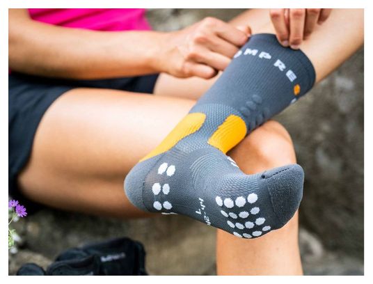 Chaussettes Compressport Hiking Socks Gris/Orange