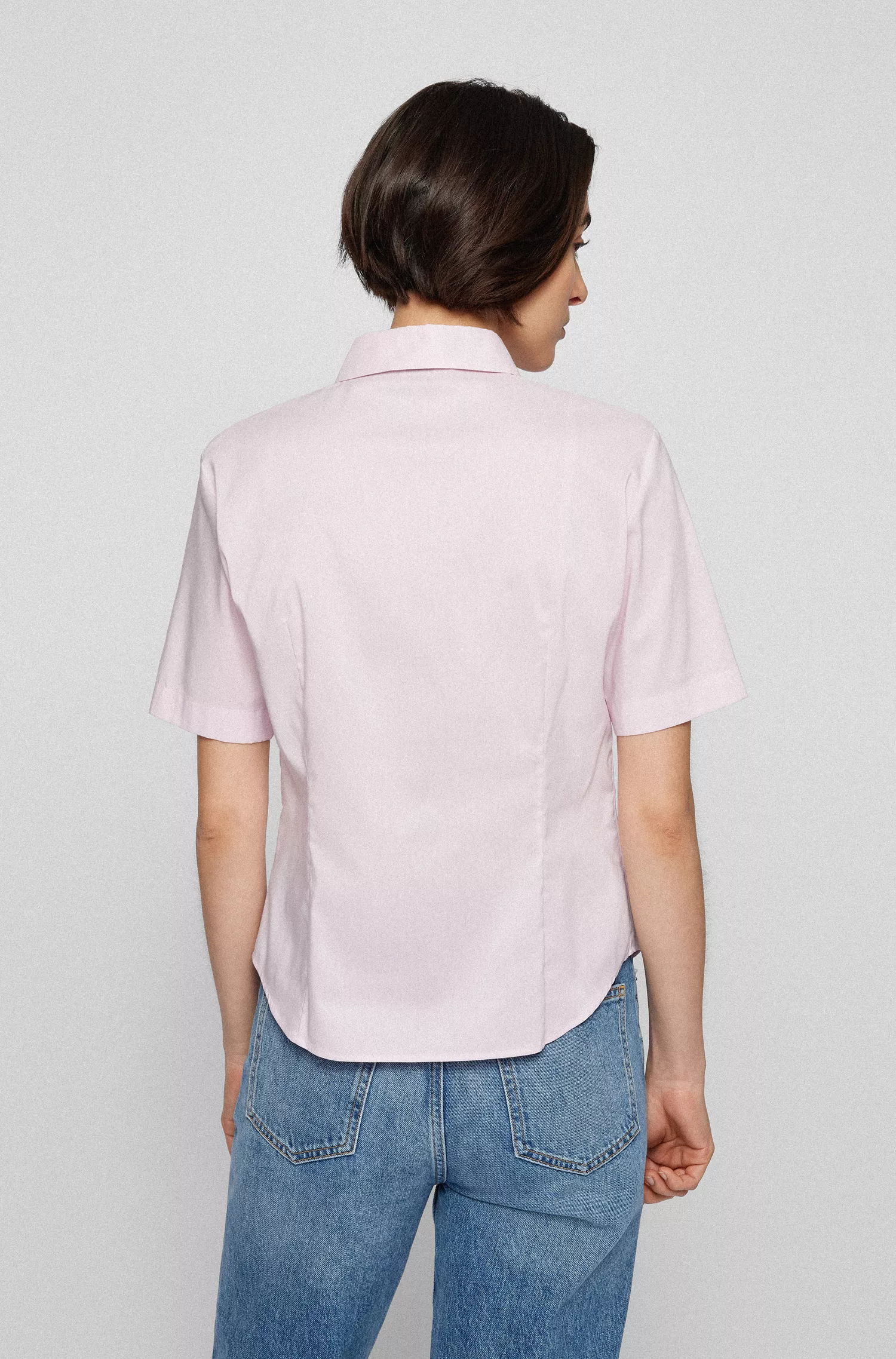Blusa BOSS preta de corte justo em mistura de algodão orgânico.