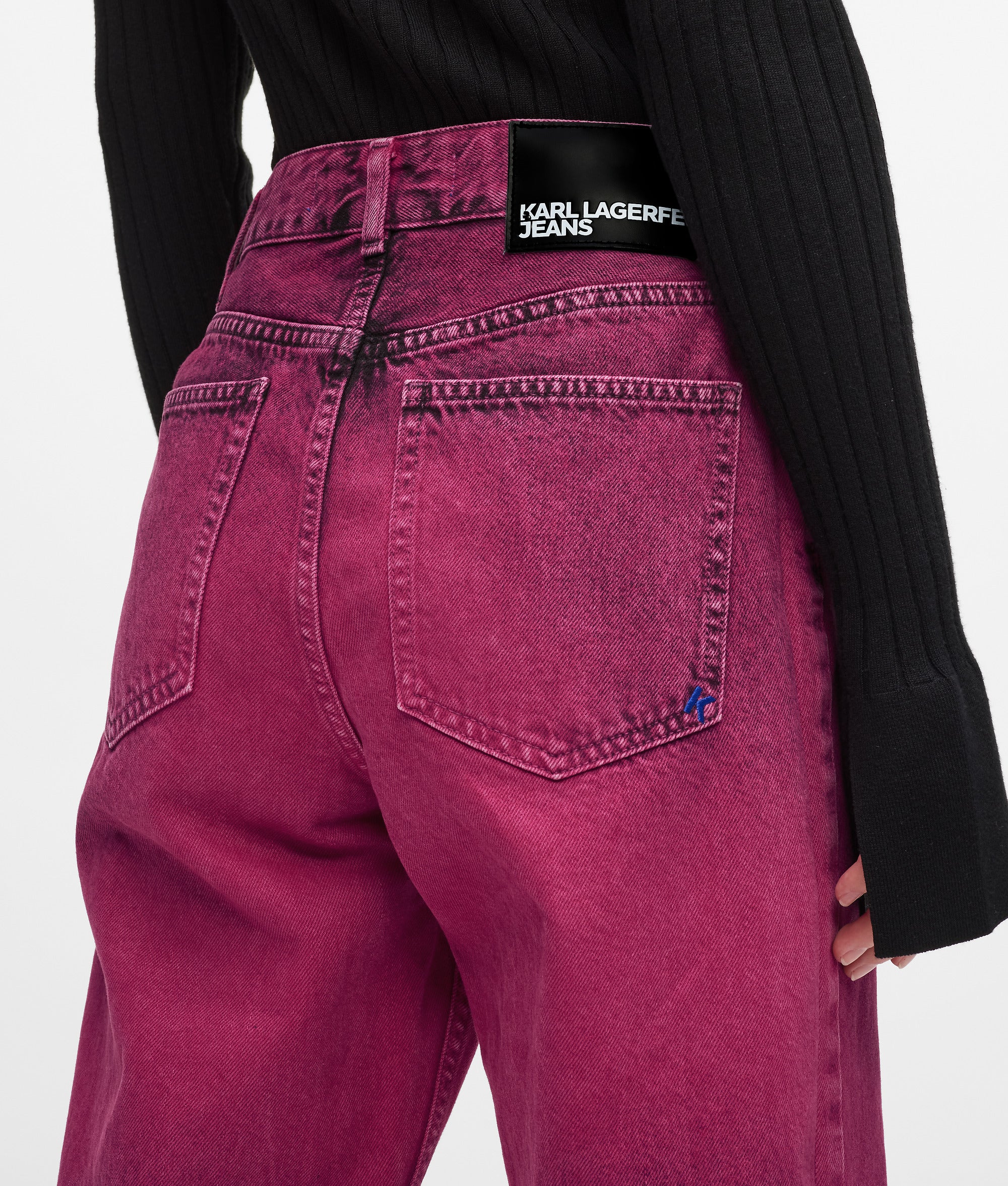 Mom jeans met verfspatten
