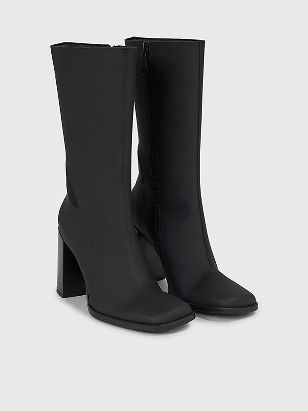 Botas de couro com salto alto
