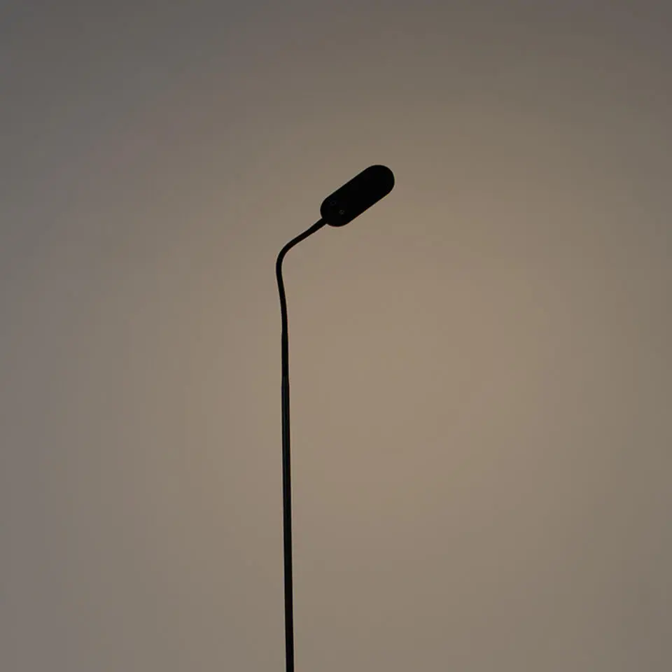 Qazqa vloerlampen botot zwart geïntegreerde led
