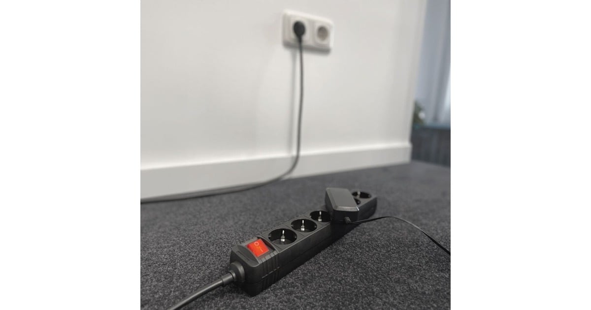 ACT ConnectivityStekkerdoos met lichtgevende schakelaar, 6 sockets, 3 m, zwart stekkerdoos  (Zwart)