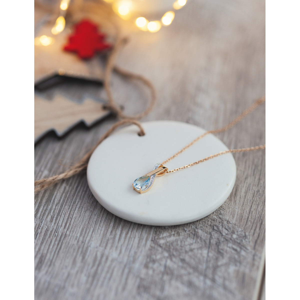 Pendentif or 750 2 tons topaze bleue traitée taille poire et diamants