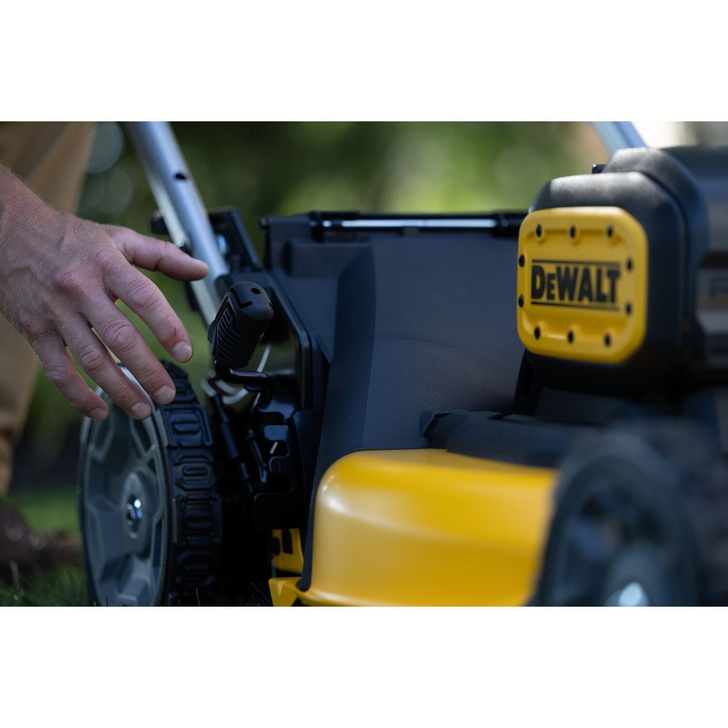 DeWALT DCMWSP156N Accu grasmaaier 53cm met wielaandrijving 2x18V XR Basic Body