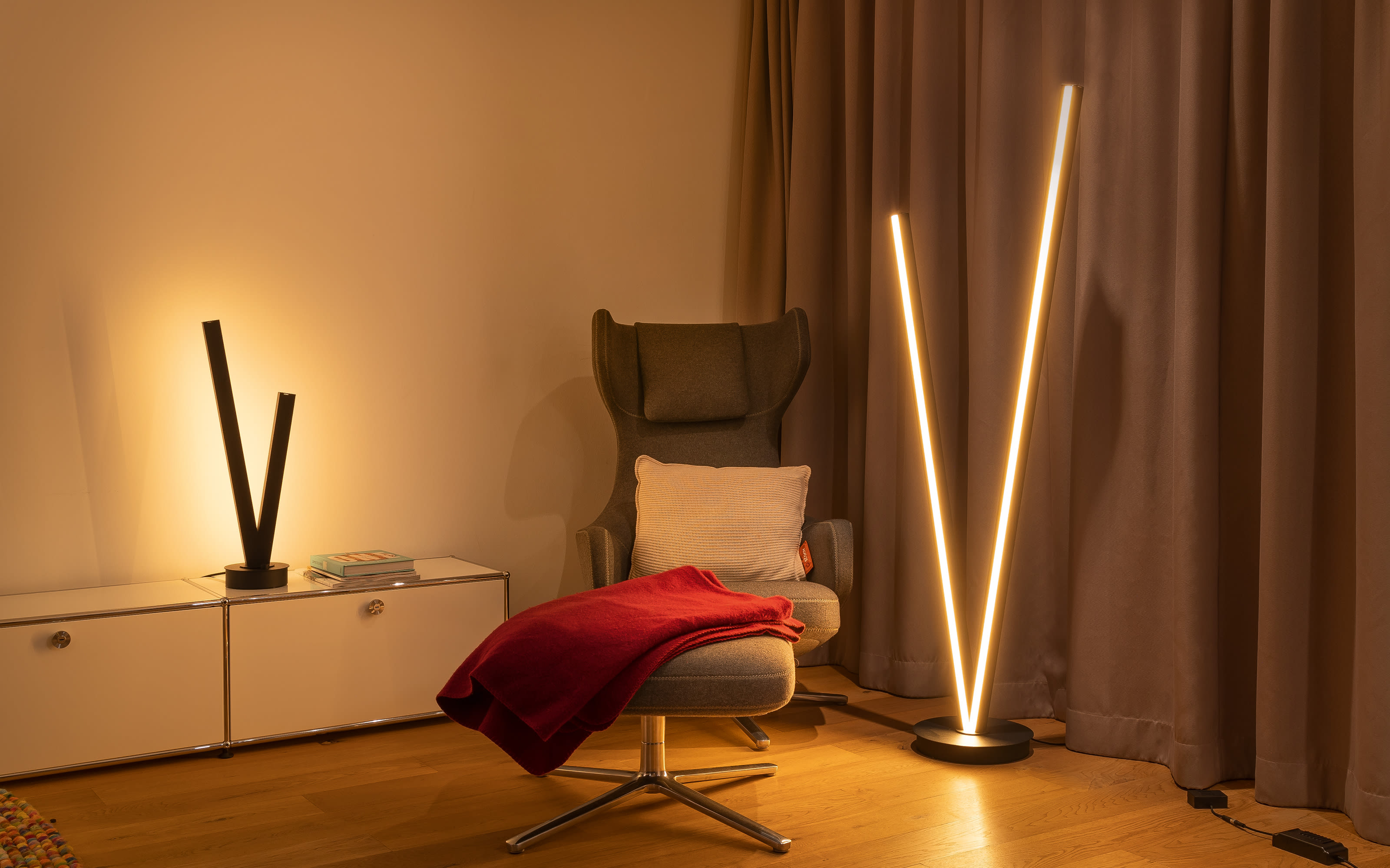 LED-Stehleuchte Cinque Cicanto, schwarz, inkl. Dim to Warm Funktion
