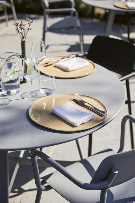 Fermob So'o tuintafel Ø117 Black Cherry