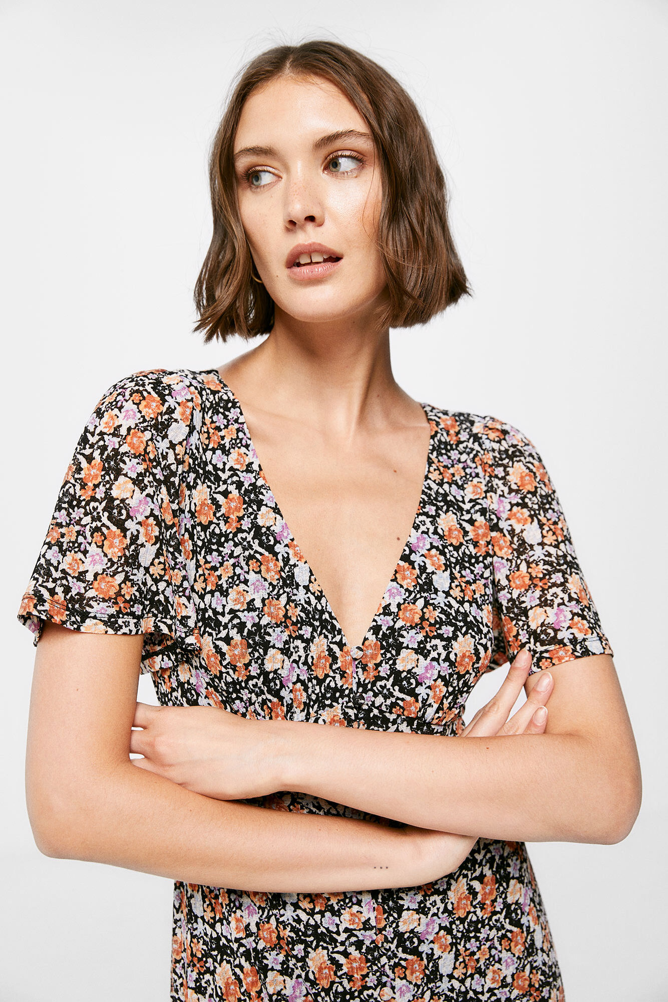 Vestido midi com mangas flare