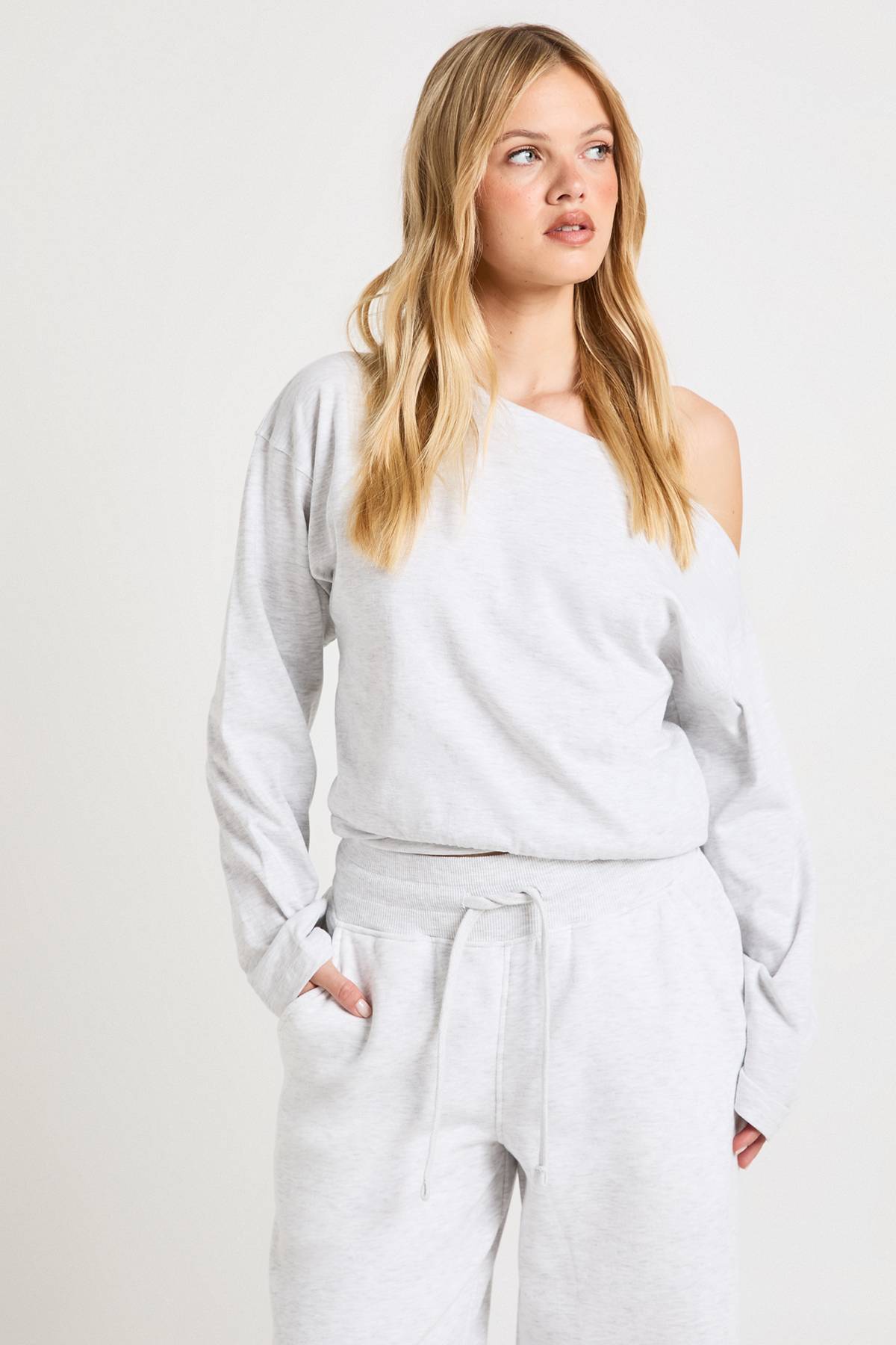 boohoo Ensemble De Jogging Petite Jambe Droite Taille Cintrée Épaules Dénudées