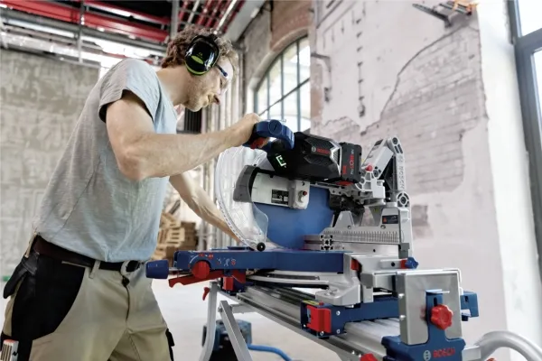 Bosch KAP-/GERINGSSAV GCM 18V-305 GDC SOLO