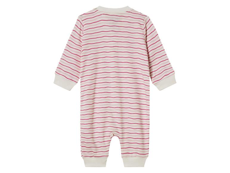 2 baby pyjama's