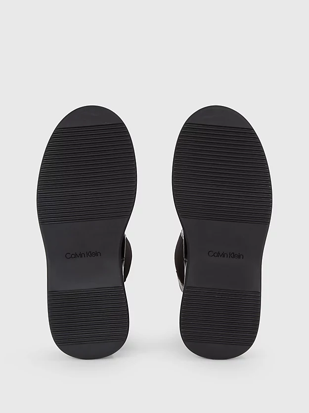 Botas de cano curto com salto plataforma em couro