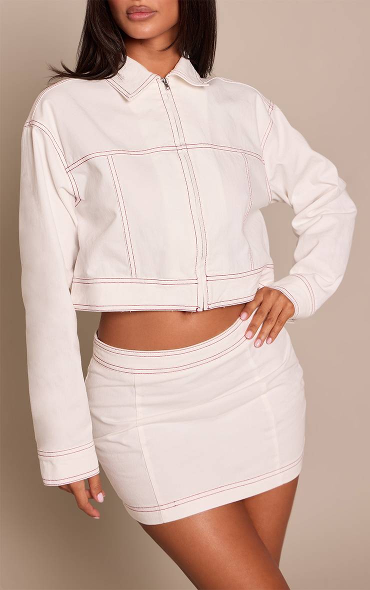 Crème Jupe Mini En Twill Petite Taille Avec Surpiqûres Contrastées