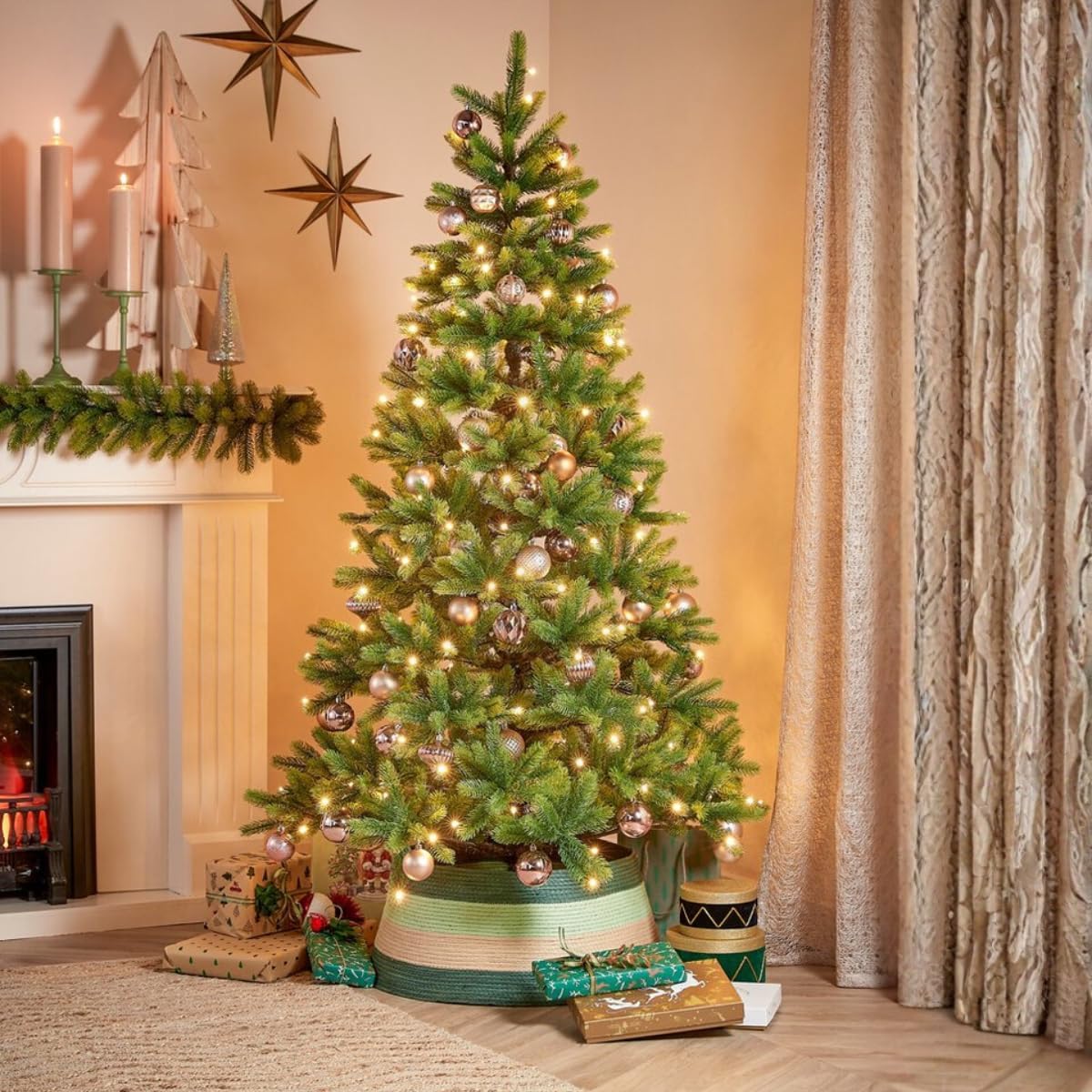 Black Box Trees Nagoya Weihnachtsbaum mit Beleuchtung - Künstlicher Tannenbaum H180 x Ø108 cm - Christmas Tree Warmweiße LED - Grün