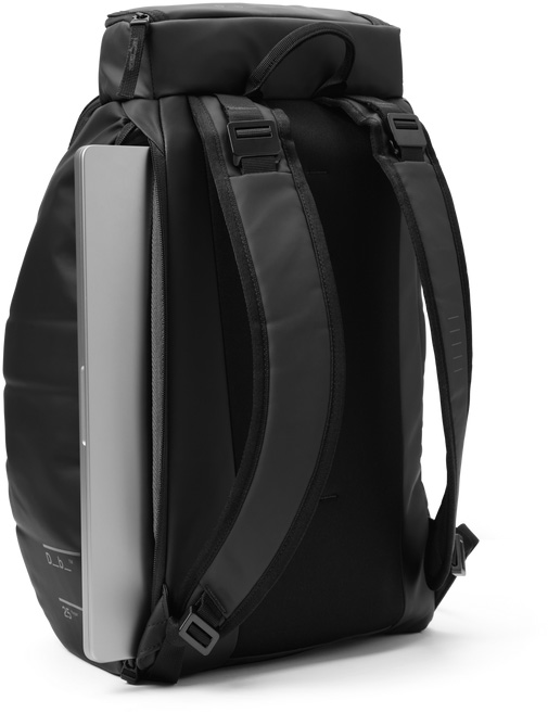 Hugger Backpack 25L Black Out