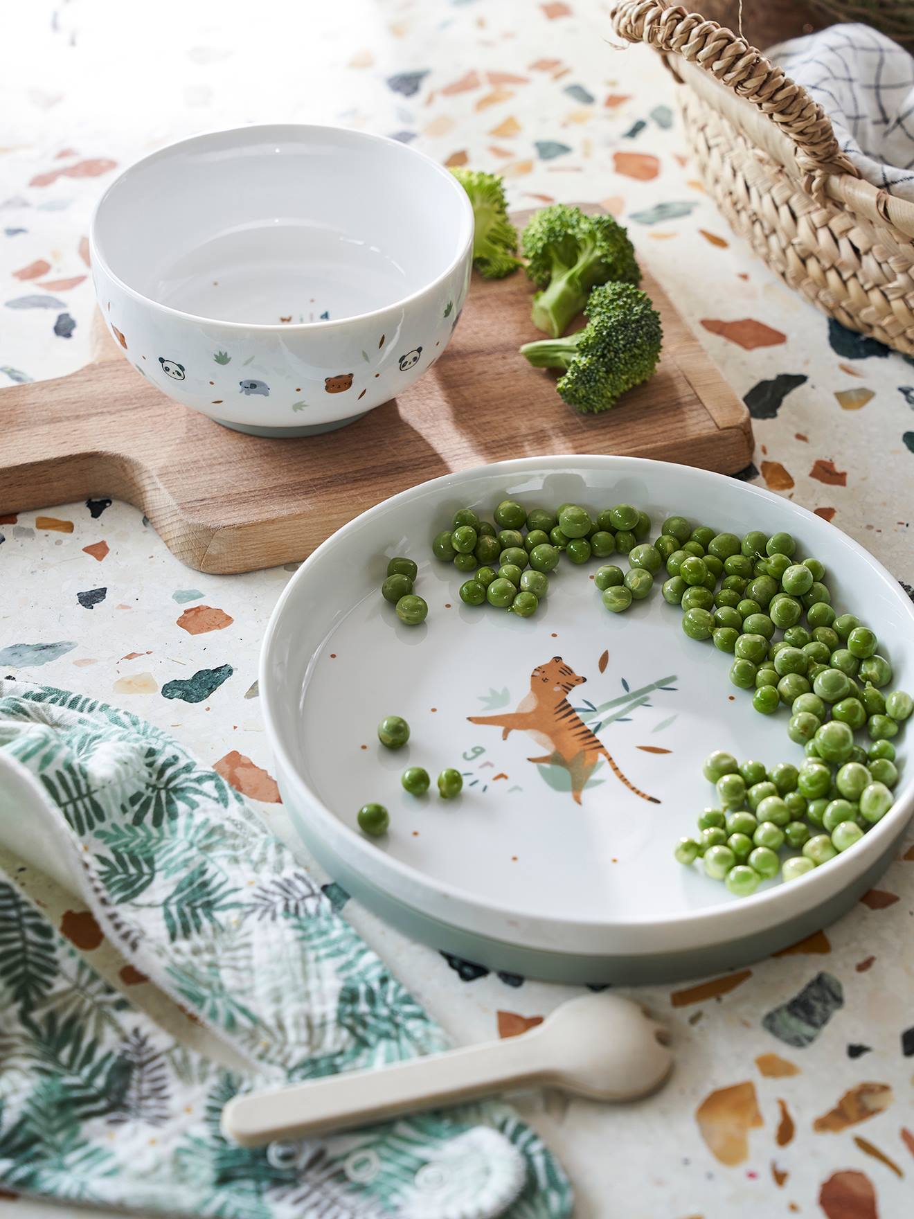 Conjunto de jantar Hanoi em cerâmica e silicone, verde claro, liso com motivos.