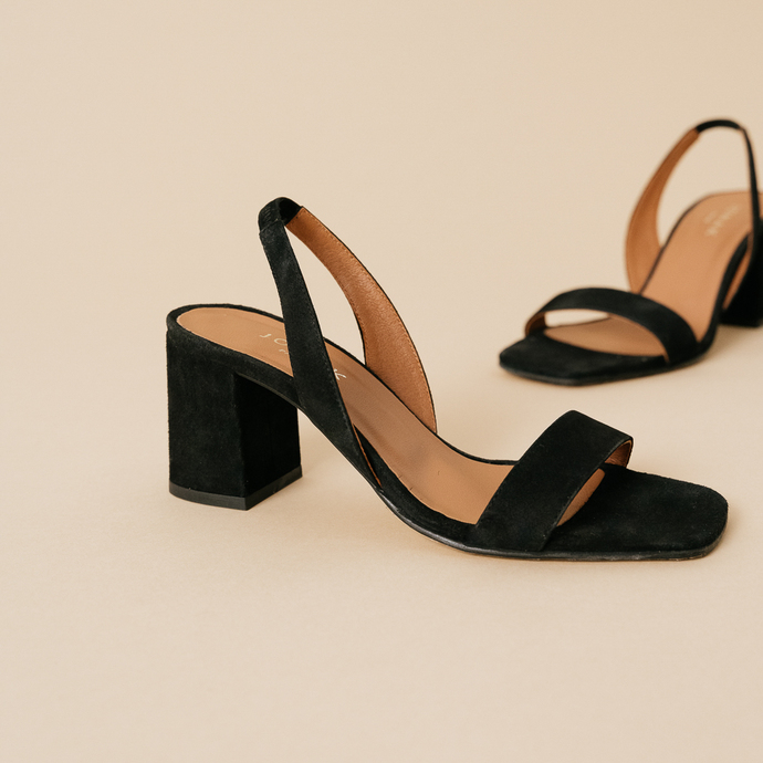 Sandales à talons et bouts carrés  en velours noir