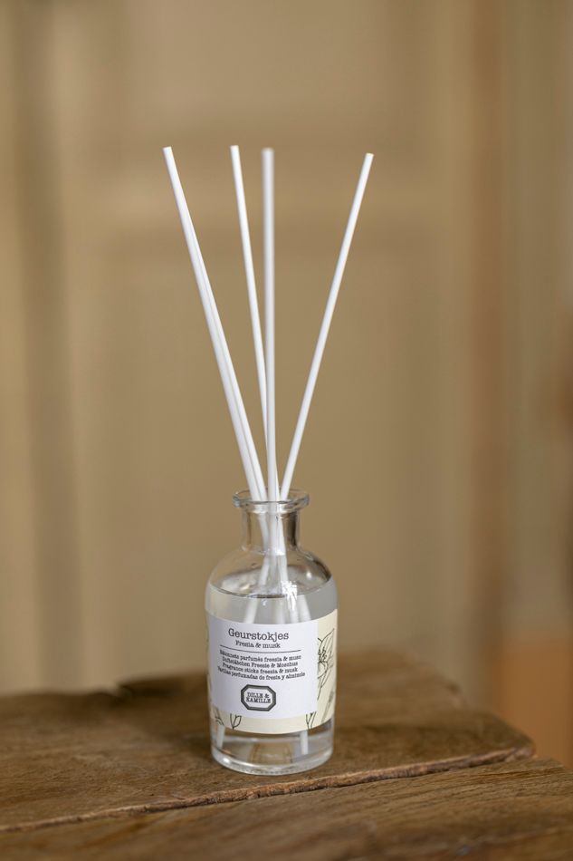 Geurstokjes, fresia en musk, 100 ml