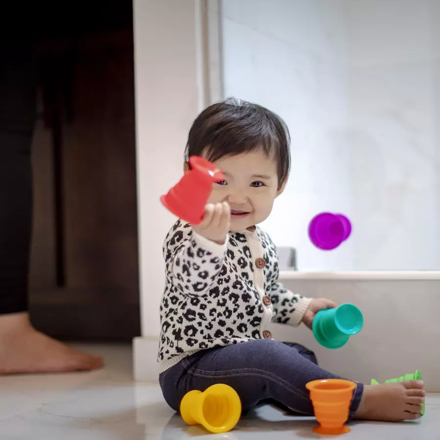 Baby Einstein Stack & Squish Cups™ Sensorisches Stapelspielzeug