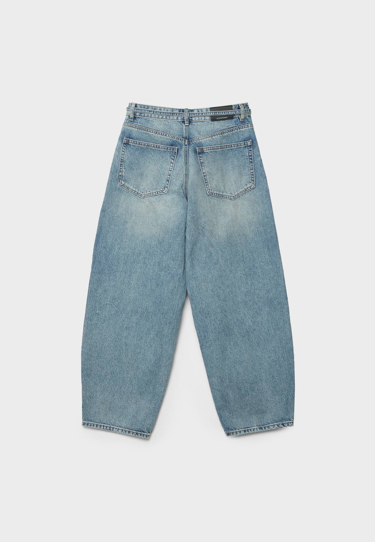 calças jeans de modelagem balão