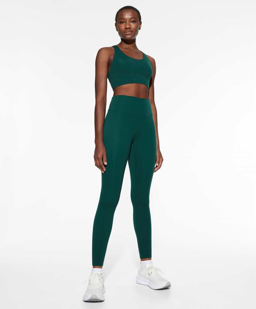 Sutiã esportivo com suporte médio para os seios.