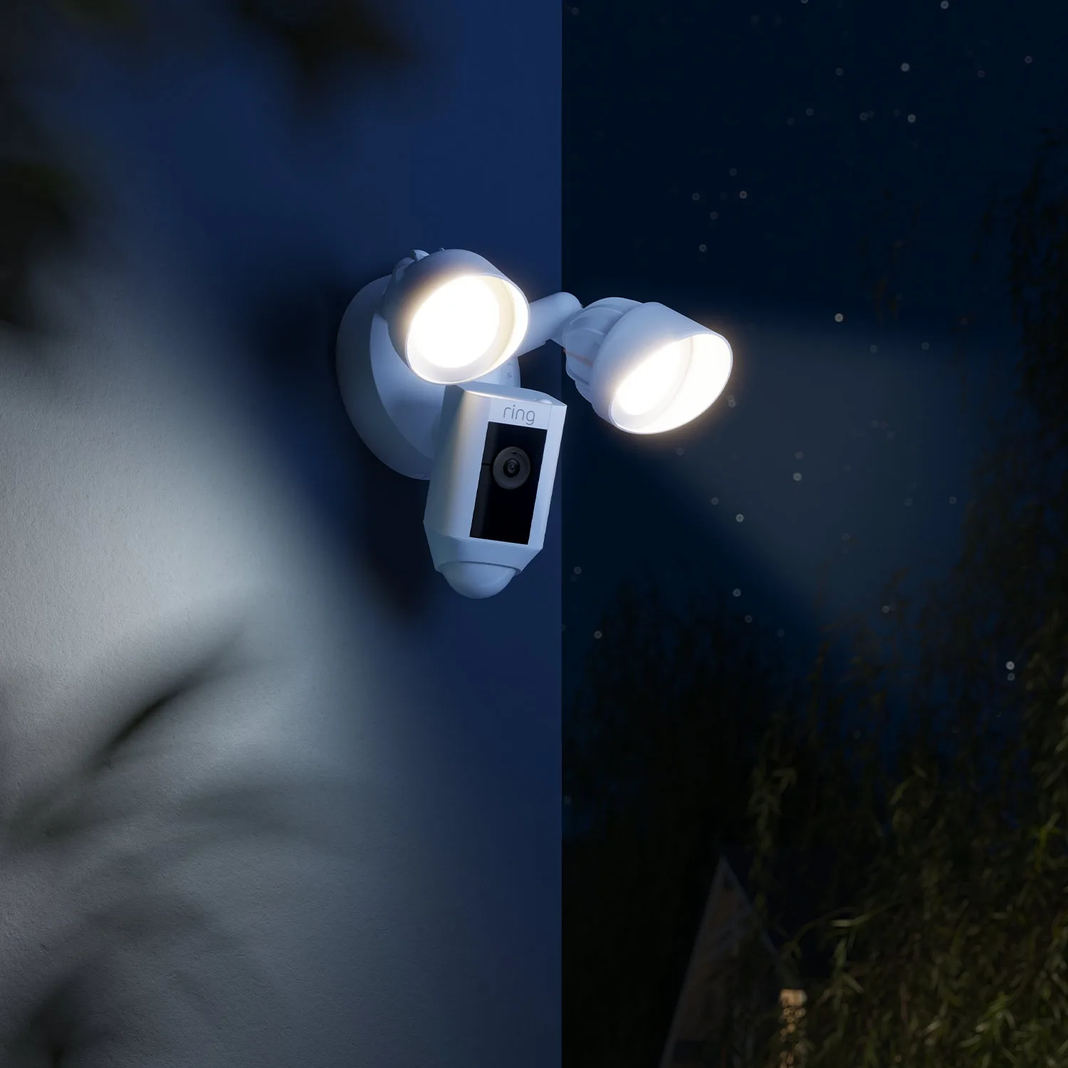 Ring Floodlight Cam Wired Plus Blanc Caméra de surveillance