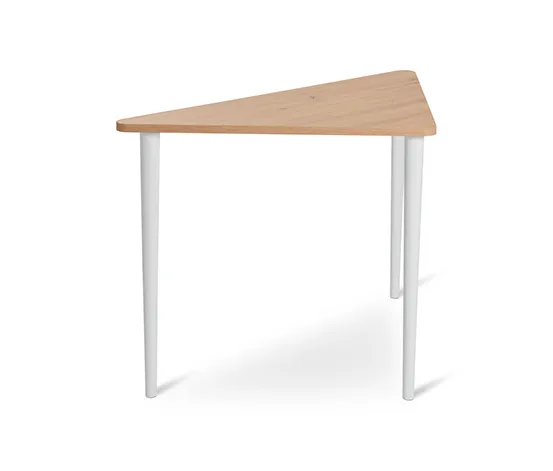 Dreieckiger Tisch