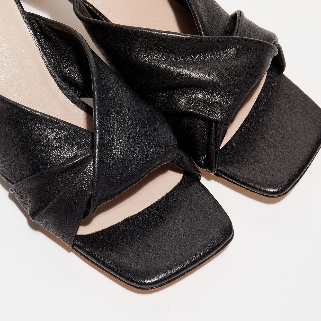 Mi/Mai Mules en Cuir Fidji croisées noires - Talon 5.5 cm