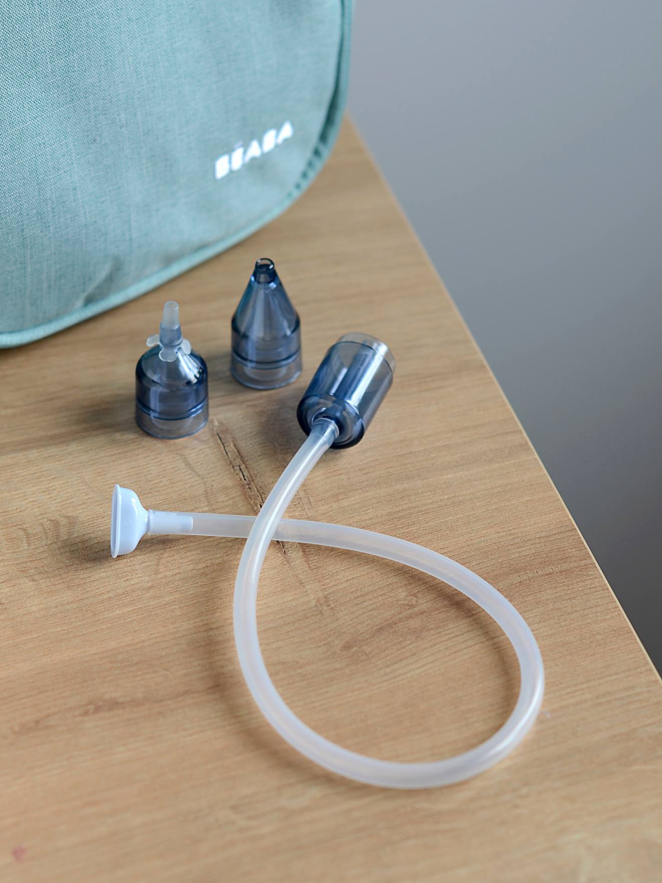 Aspirador nasal manual BEABA Minidoo, cor azul claro lisa.