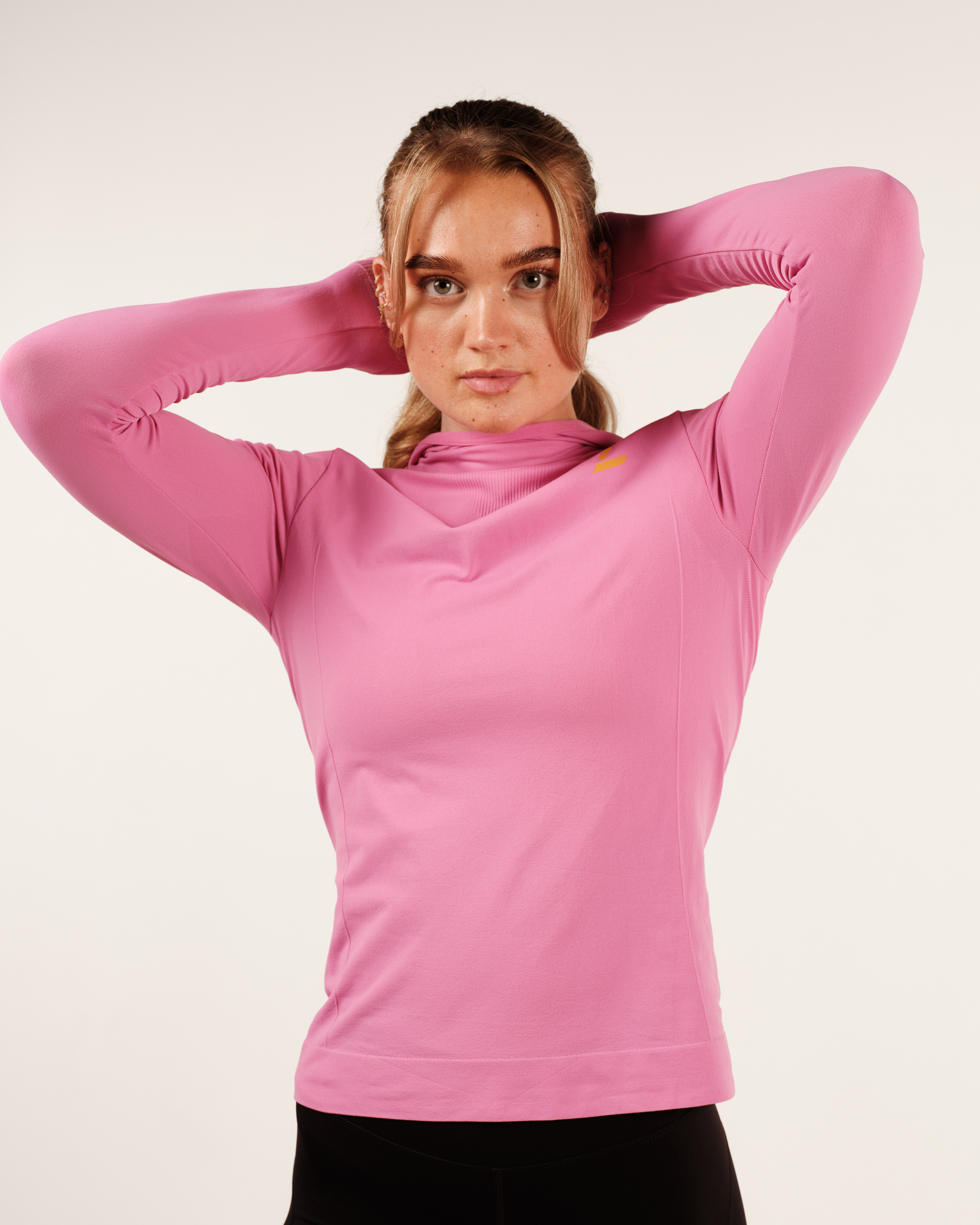 LEVITY Trail Seamless Running Hood Pink Punch