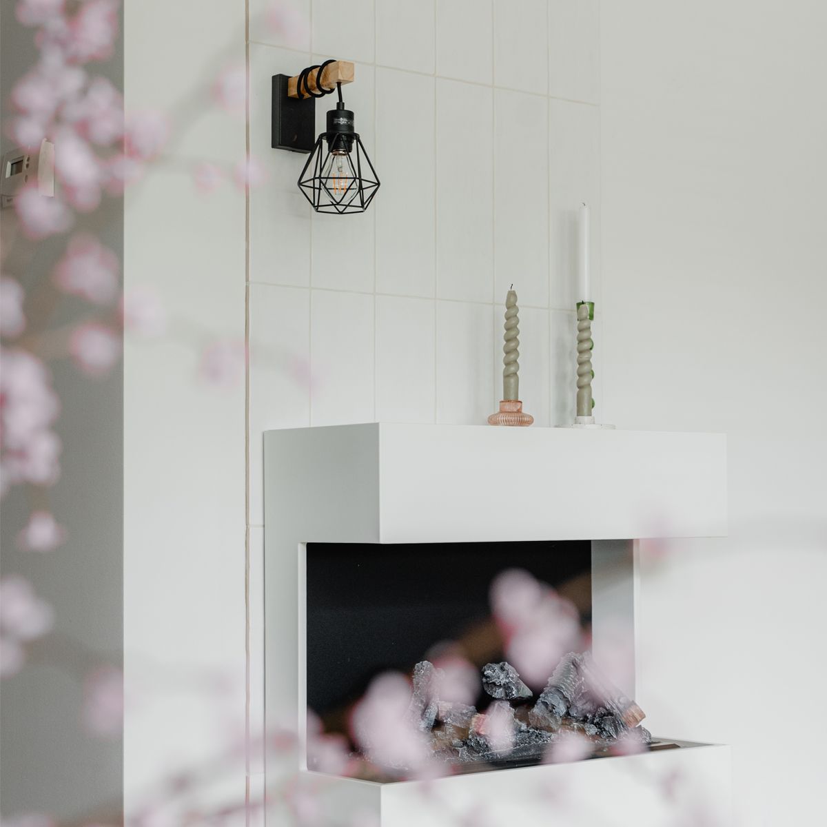 Landelijke wandlamp zwart met hout - Chon