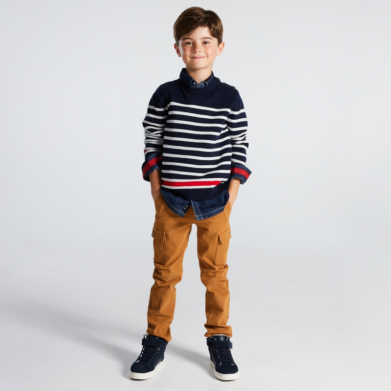 Pull marin en tricot bleu garçon