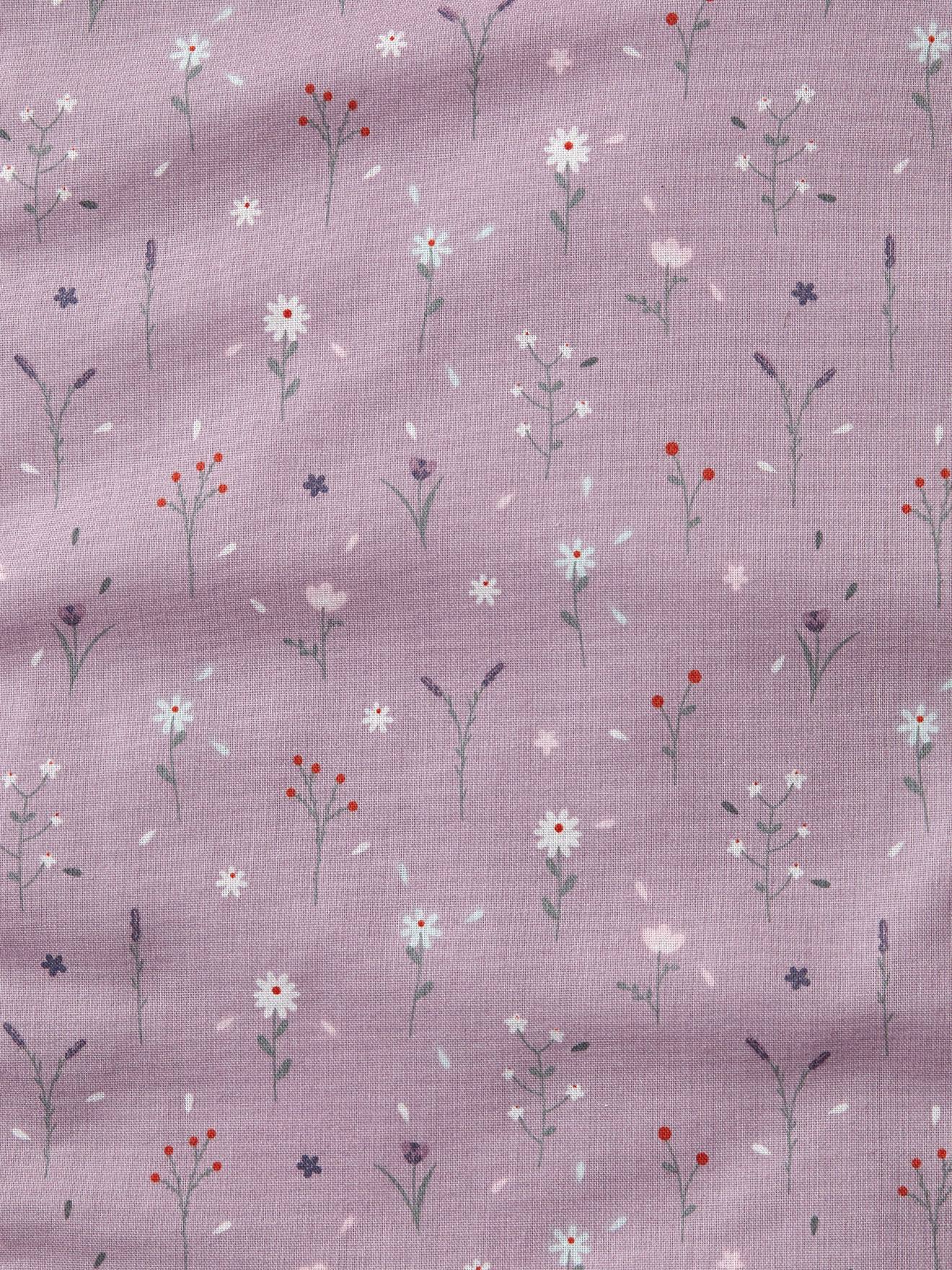 Colcha de retalhos Sweet Provence, lisa em tom violeta médio com motivos.